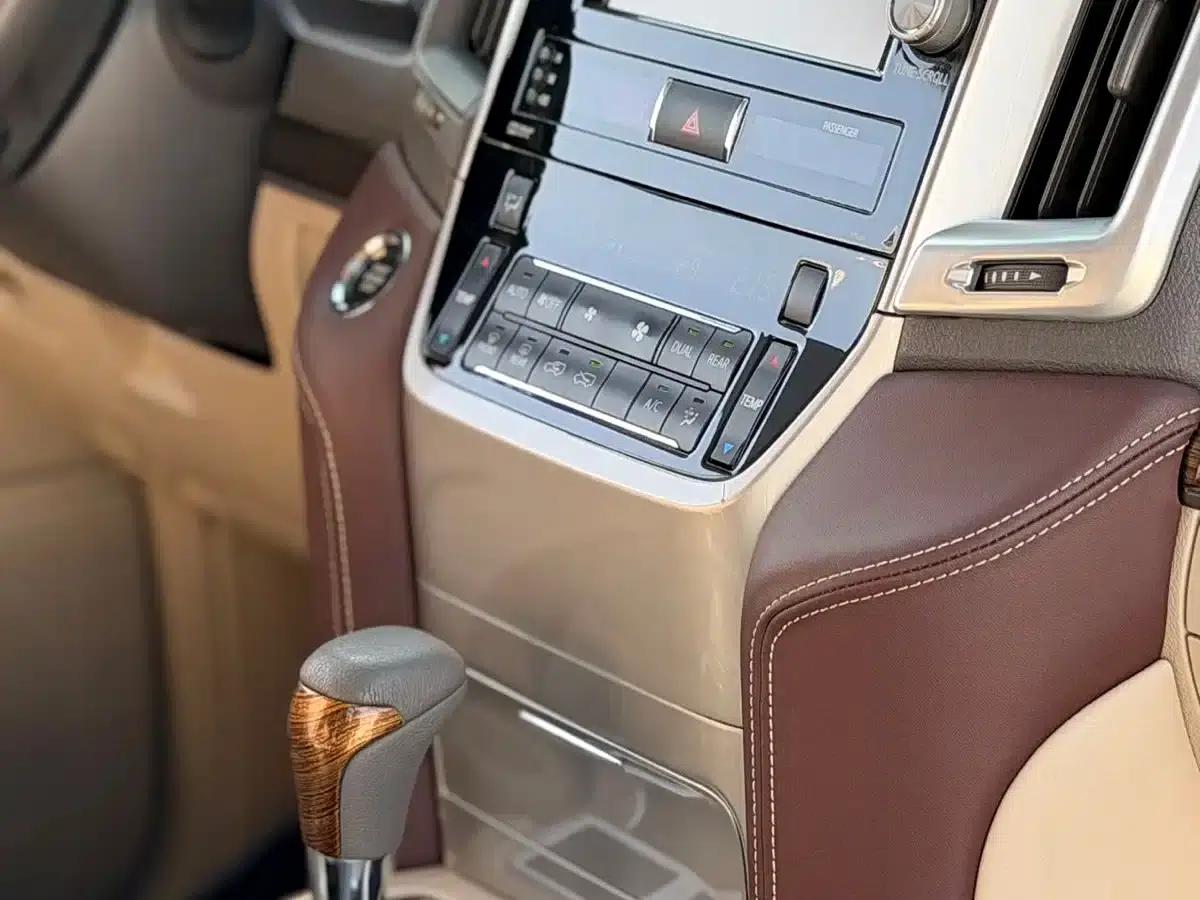 2020 Land Cruiser (Imported) 4.0L Middle East Edition — миниатюра 8