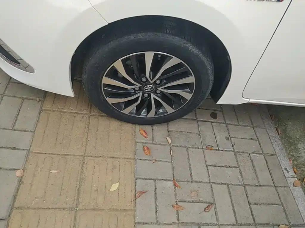 Corolla Hybrid E+ 2019 1.8L E-CVT Leading Edition — миниатюра 23