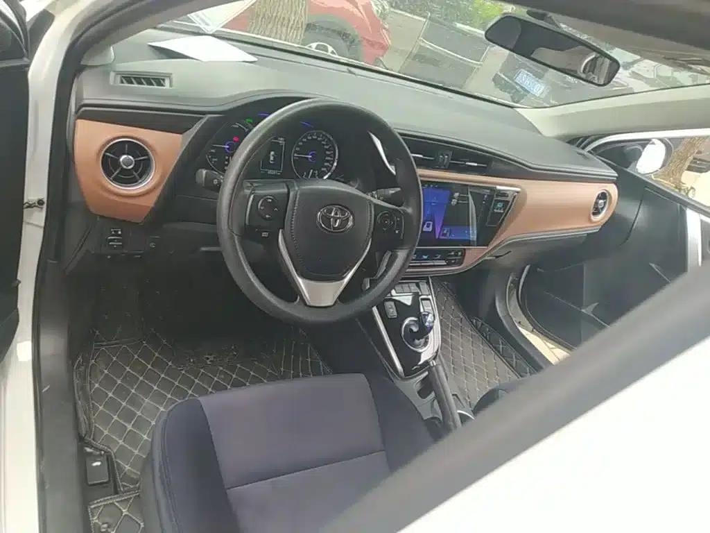 Corolla Hybrid E+ 2019 1.8L E-CVT Leading Edition — миниатюра 10