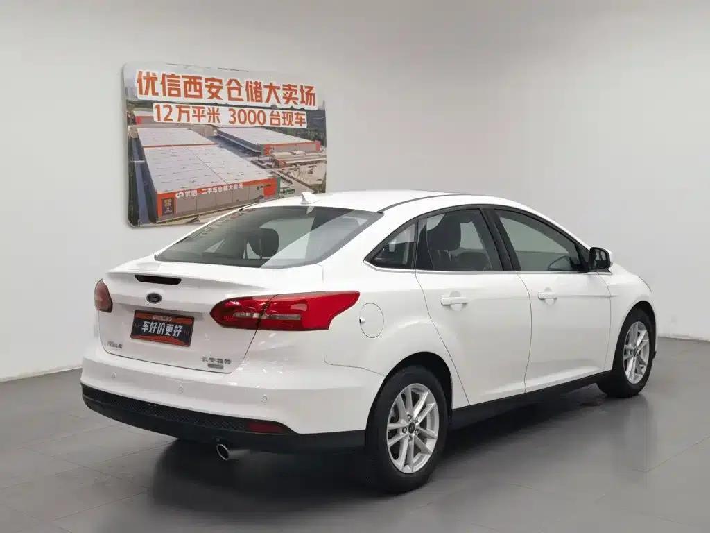 2017 Ford Focus Sedan EcoBoost 180 Automatic Elite — миниатюра 2