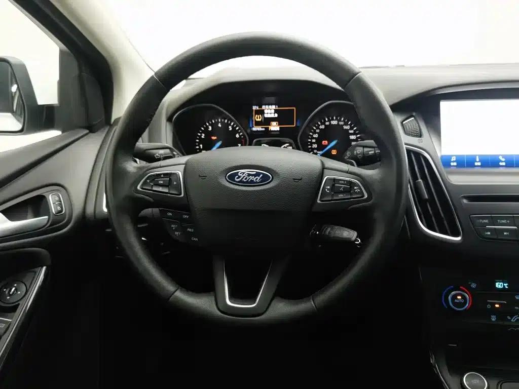 2017 Ford Focus Sedan EcoBoost 180 Automatic Elite — миниатюра 11