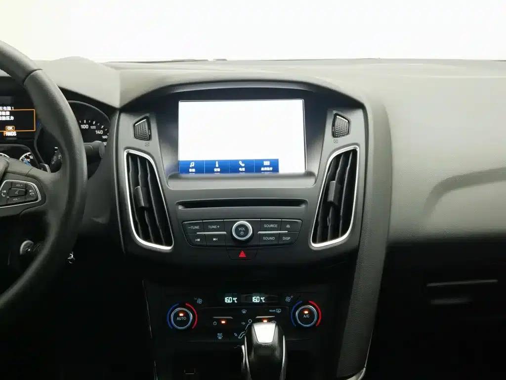 2017 Ford Focus Sedan EcoBoost 180 Automatic Elite — миниатюра 12