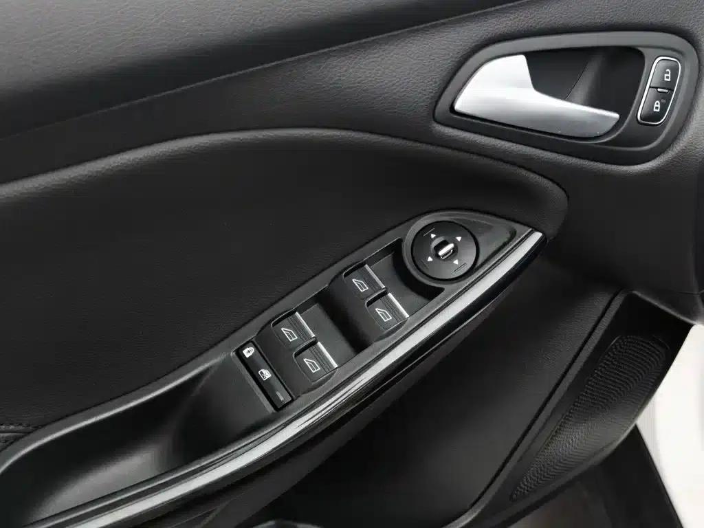 2017 Ford Focus Sedan EcoBoost 180 Automatic Elite — миниатюра 9