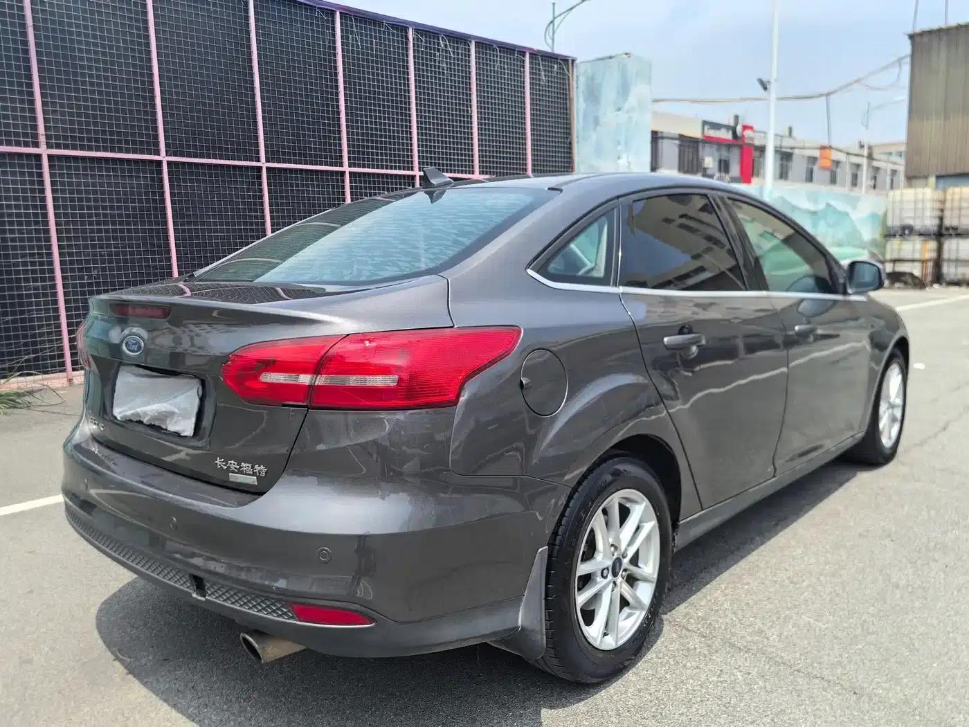 2017 Ford Focus Sedan EcoBoost 180 Automatic Elite — миниатюра 4