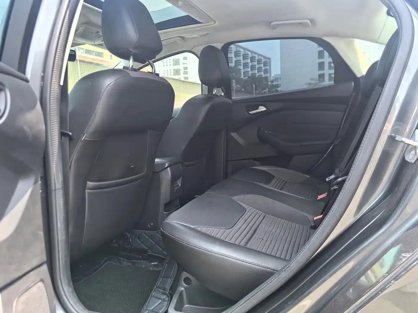 2017 Ford Focus Sedan EcoBoost 180 Automatic Elite — миниатюра 9