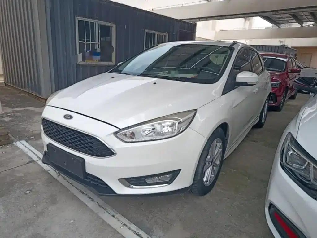 Ford Focus 2017 Hatchback 1.6L Automatic Fashion Smart Edition — миниатюра 1
