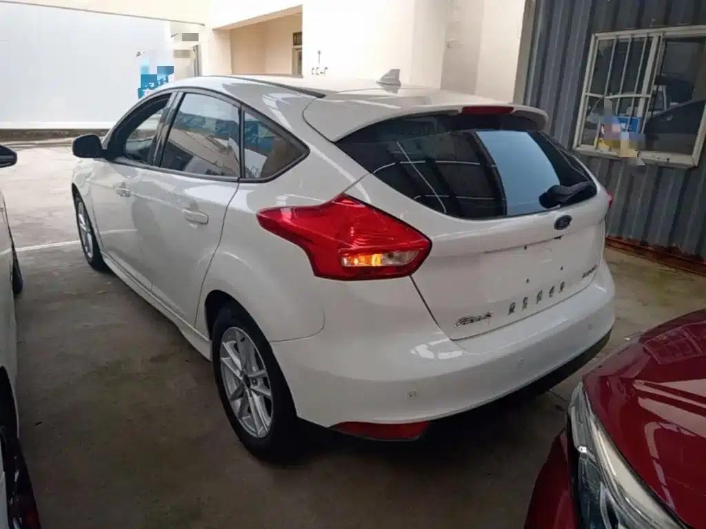 Ford Focus 2017 Hatchback 1.6L Automatic Fashion Smart Edition — миниатюра 5