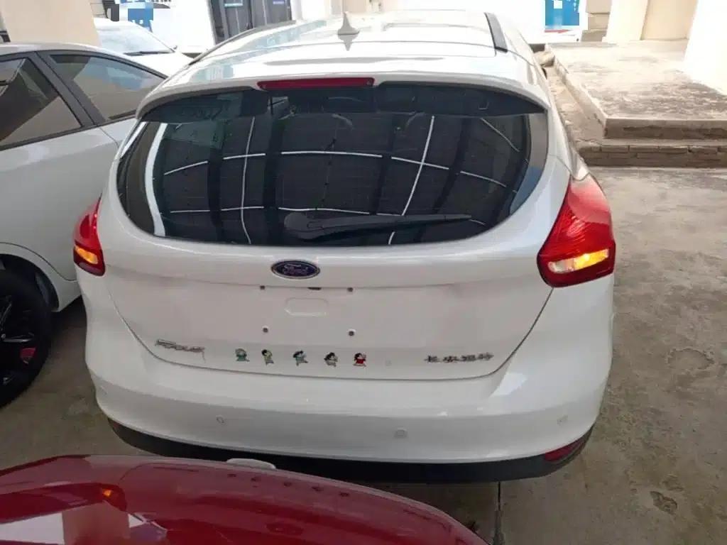 Ford Focus 2017 Hatchback 1.6L Automatic Fashion Smart Edition — миниатюра 6