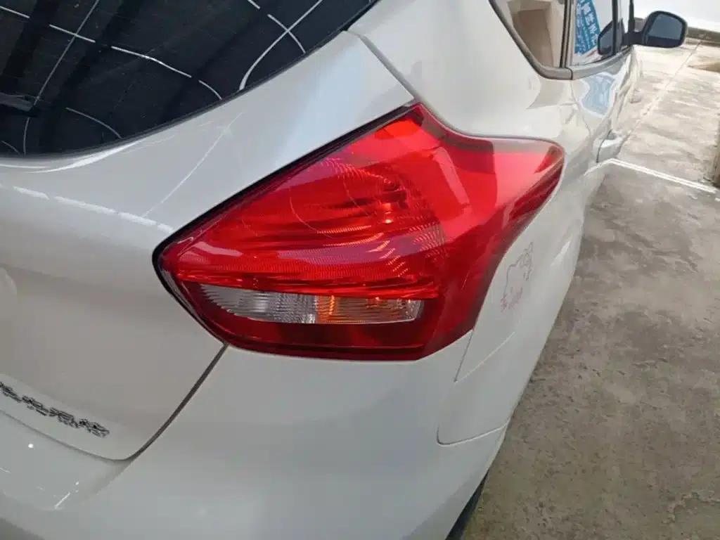 Ford Focus 2017 Hatchback 1.6L Automatic Fashion Smart Edition — миниатюра 8