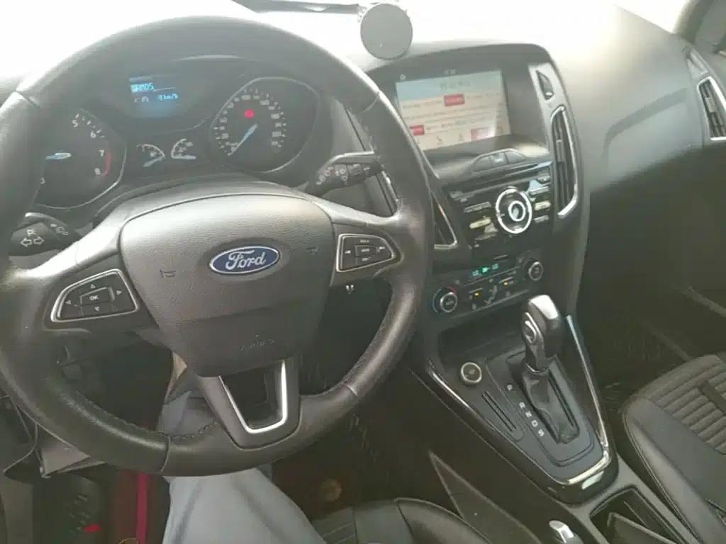 Ford Focus 2017 Hatchback 1.6L Automatic Fashion Smart Edition — миниатюра 10