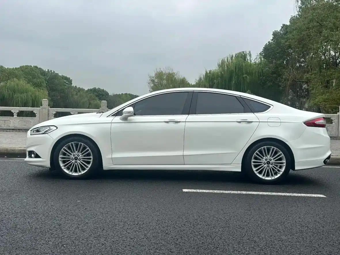 2013 Ford Mondeo 2.0L GTDi240 Supreme Edition — миниатюра 4