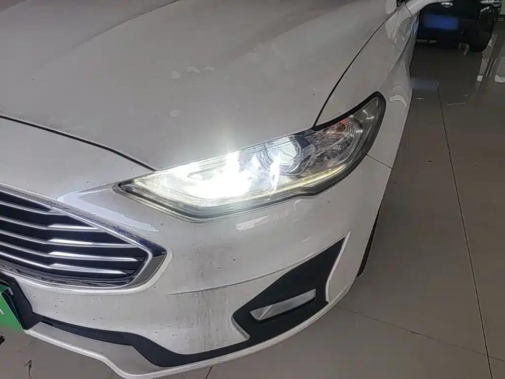 2020 Ford Mondeo EcoBoost 200 Fashion Edition — миниатюра 24