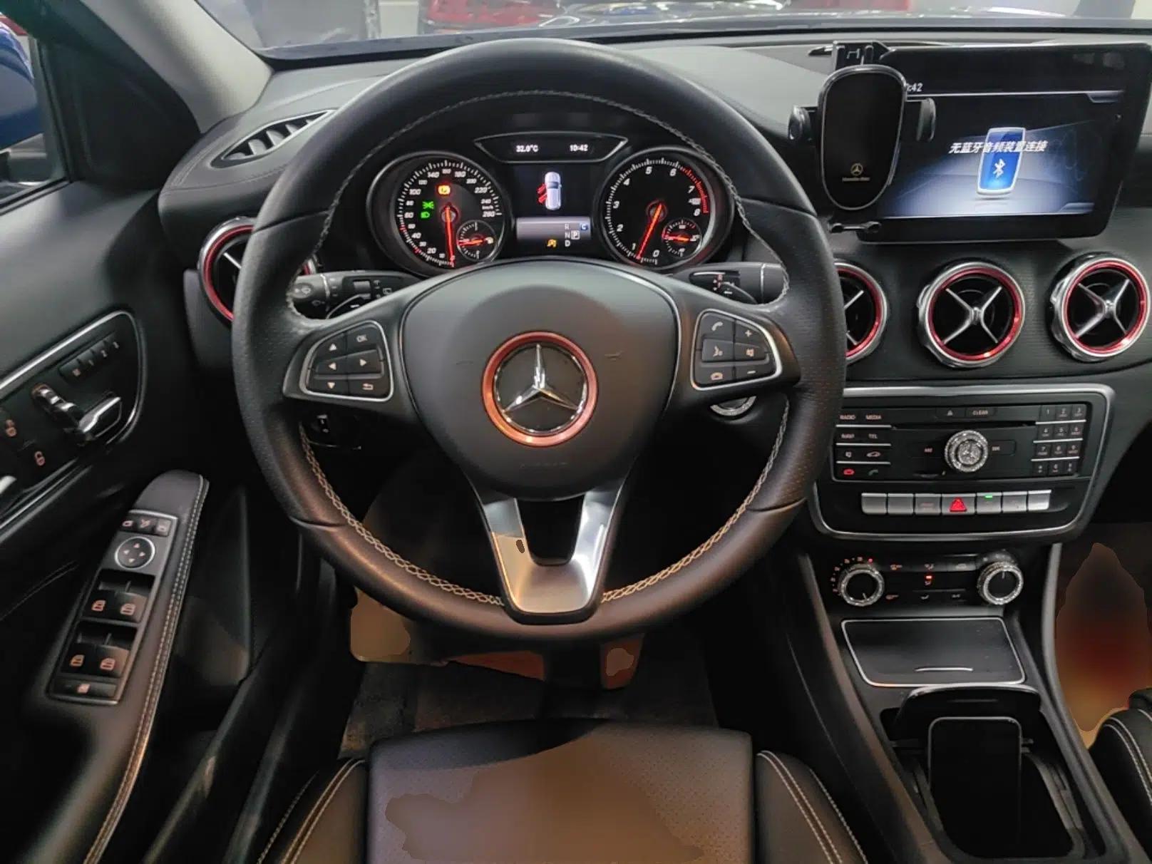 Mercedes-Benz GLA 2017 GLA 200 Fashion Model — миниатюра 13