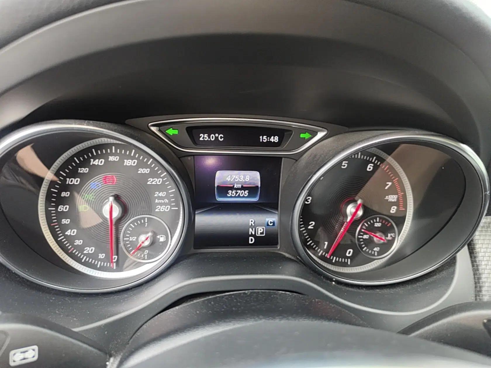 Mercedes-Benz GLA 2019 GLA 200 Fashion Model — миниатюра 14