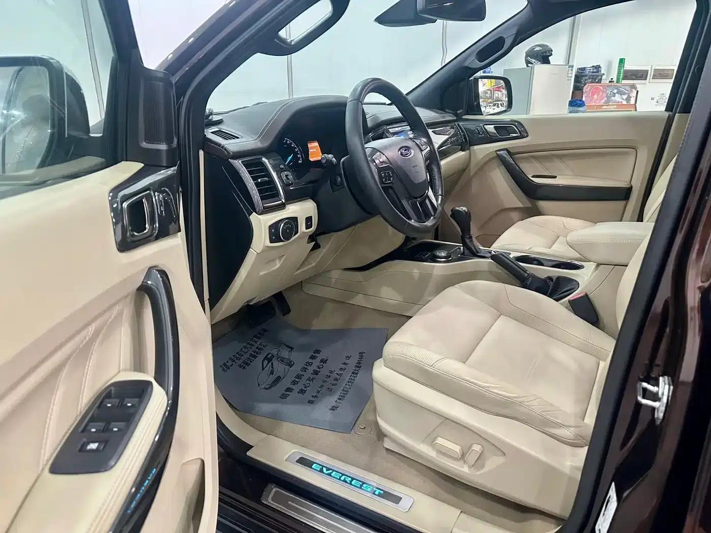 2016 Ford Everest 2.0T Gasoline Automatic 4WD Luxury Edition — миниатюра 8