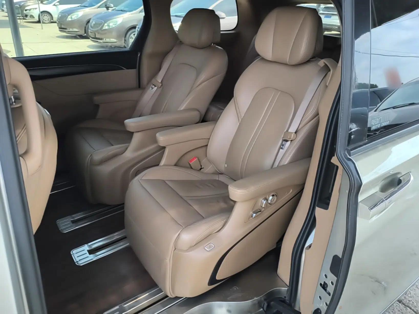 Buick GL8 2020 ES Land Cruiser 653T Flagship Model — миниатюра 25