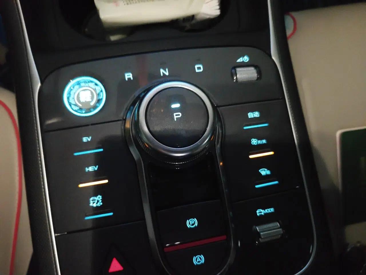 BYD Destroyer 05 2022 DM-i 55KM Prestige Model — миниатюра 14
