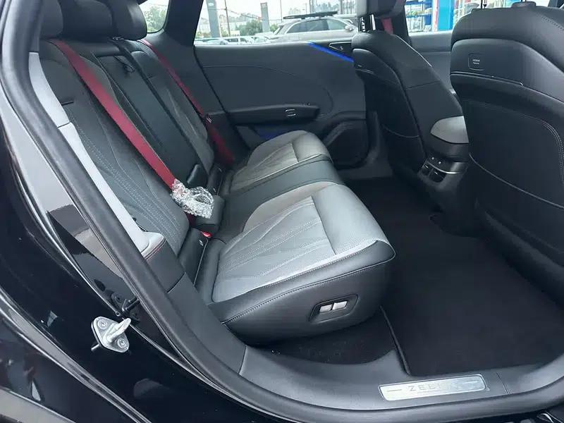 ZEEKR 007GT 2025 Rear-Wheel Drive Intelligent Driving Edition 75kWh — миниатюра 11