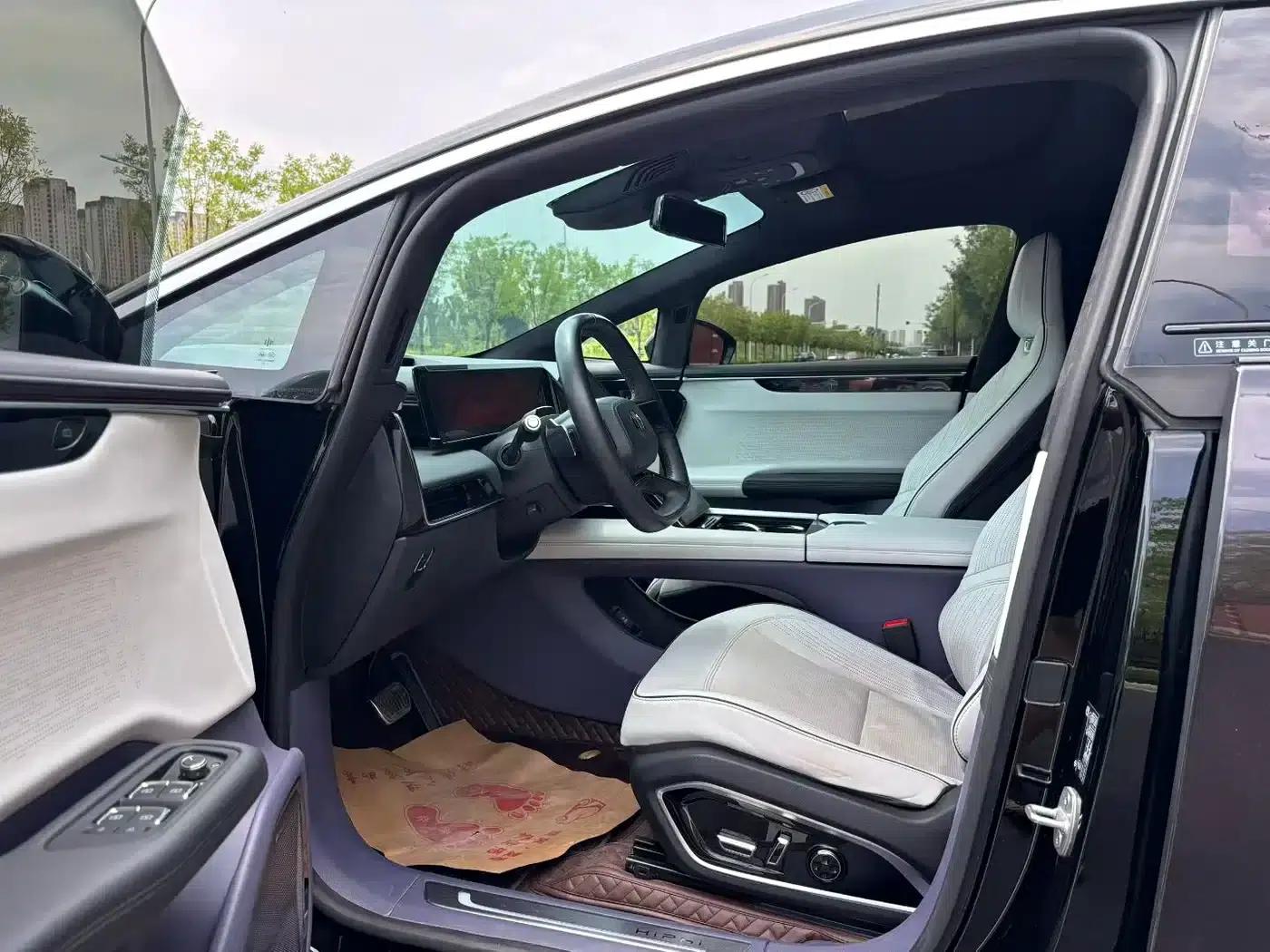 HiPhi X 2021 Flagship Edition 6-seater — миниатюра 4