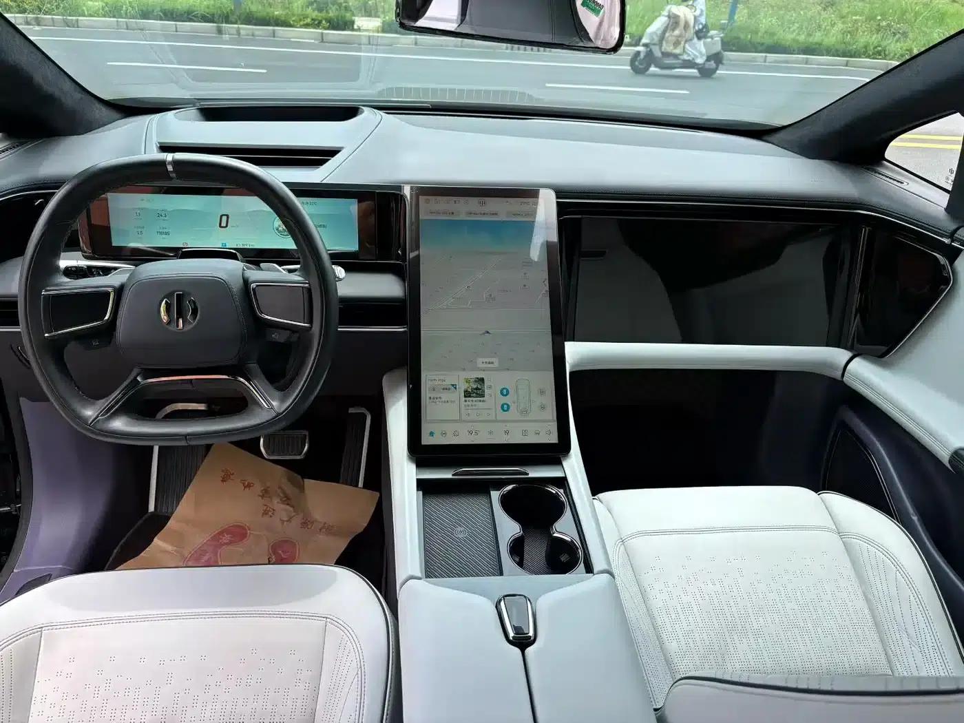 HiPhi X 2021 Flagship Edition 6-seater — миниатюра 6