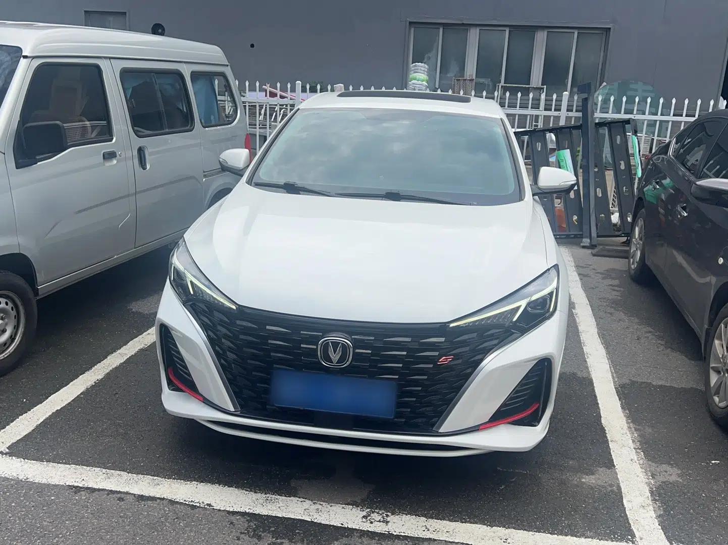 CHANGAN Eado 2023 Changan Edition PLUS Blue Whale NE 1.4T GDI DCT Prestige Version — миниатюра 3