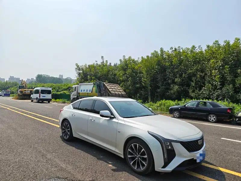2025 Cadillac CT5 28T City Sport Edition — миниатюра 3