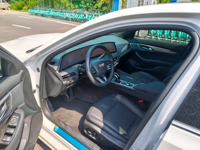 2025 Cadillac CT5 28T City Sport Edition — миниатюра 9