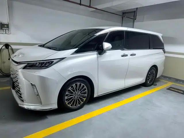 Lexus LM 500h Direct4 4-Seat Executive Edition (2023)