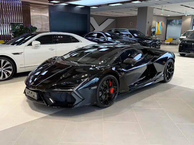 2023 Revuelto Standard Model