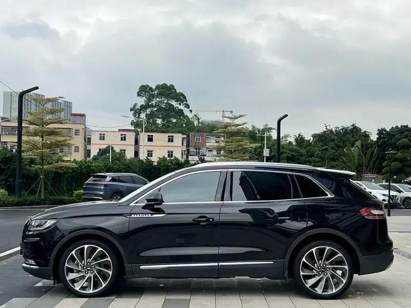 Navigator 2021 2.7T AWD Premium Edition — миниатюра 4