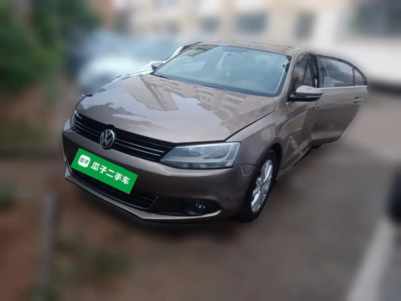 Volkswagen Sagitar 2015 1.6L Automatic Comfort Model — миниатюра 1