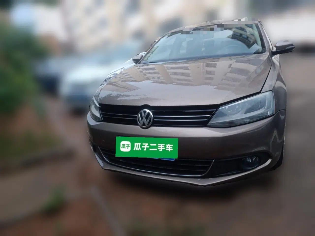 Volkswagen Sagitar 2015 1.6L Automatic Comfort Model — миниатюра 2