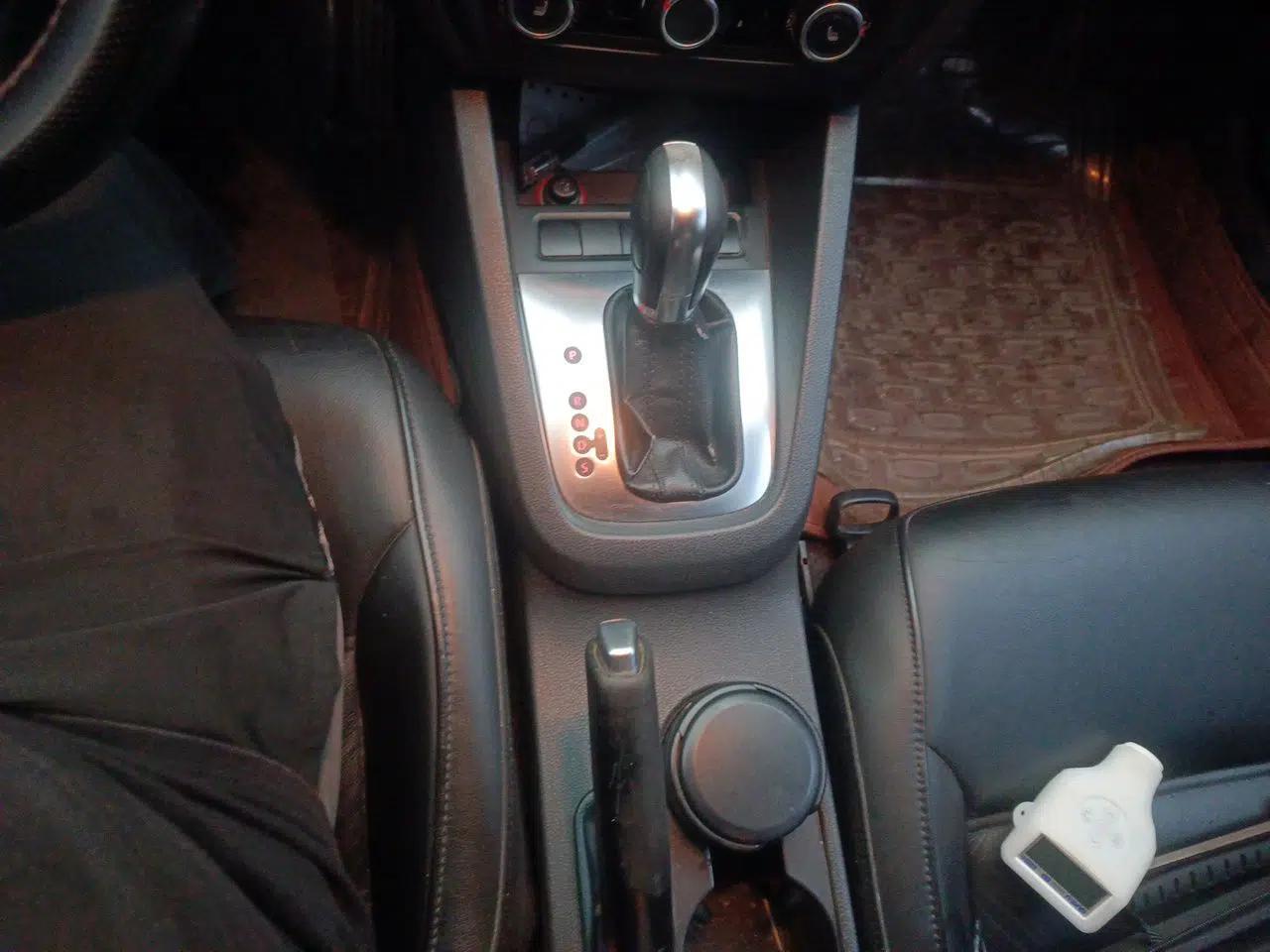 Volkswagen Sagitar 2015 1.6L Automatic Comfort Model — миниатюра 14