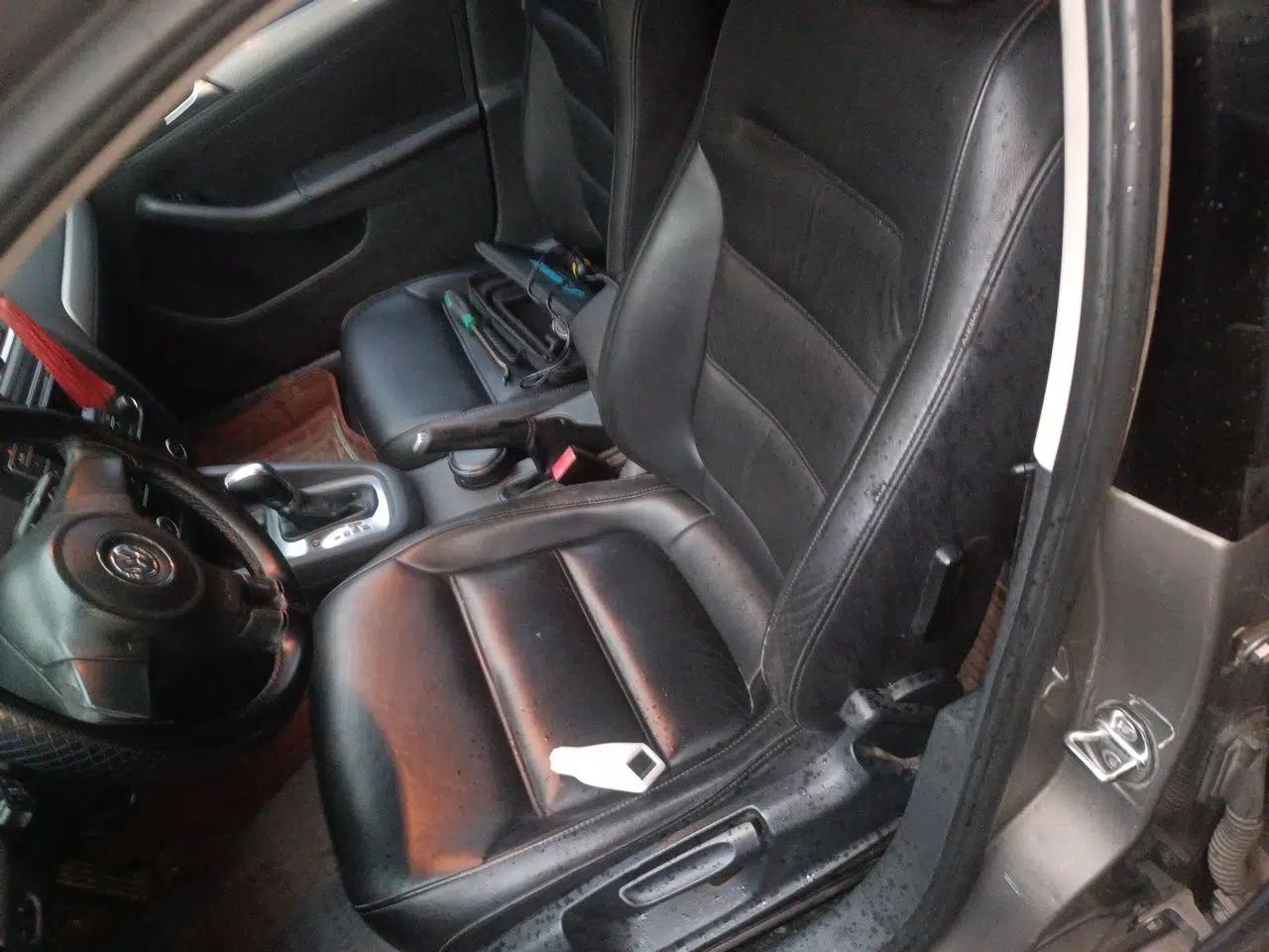 Volkswagen Sagitar 2015 1.6L Automatic Comfort Model — миниатюра 15