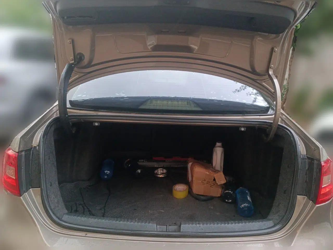 Volkswagen Sagitar 2015 1.6L Automatic Comfort Model — миниатюра 19