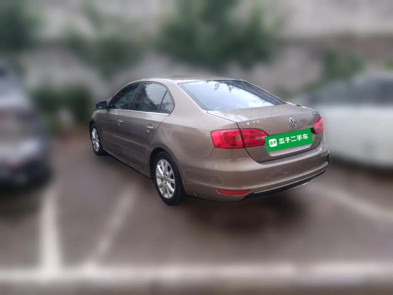Volkswagen Sagitar 2015 1.6L Automatic Comfort Model — миниатюра 4