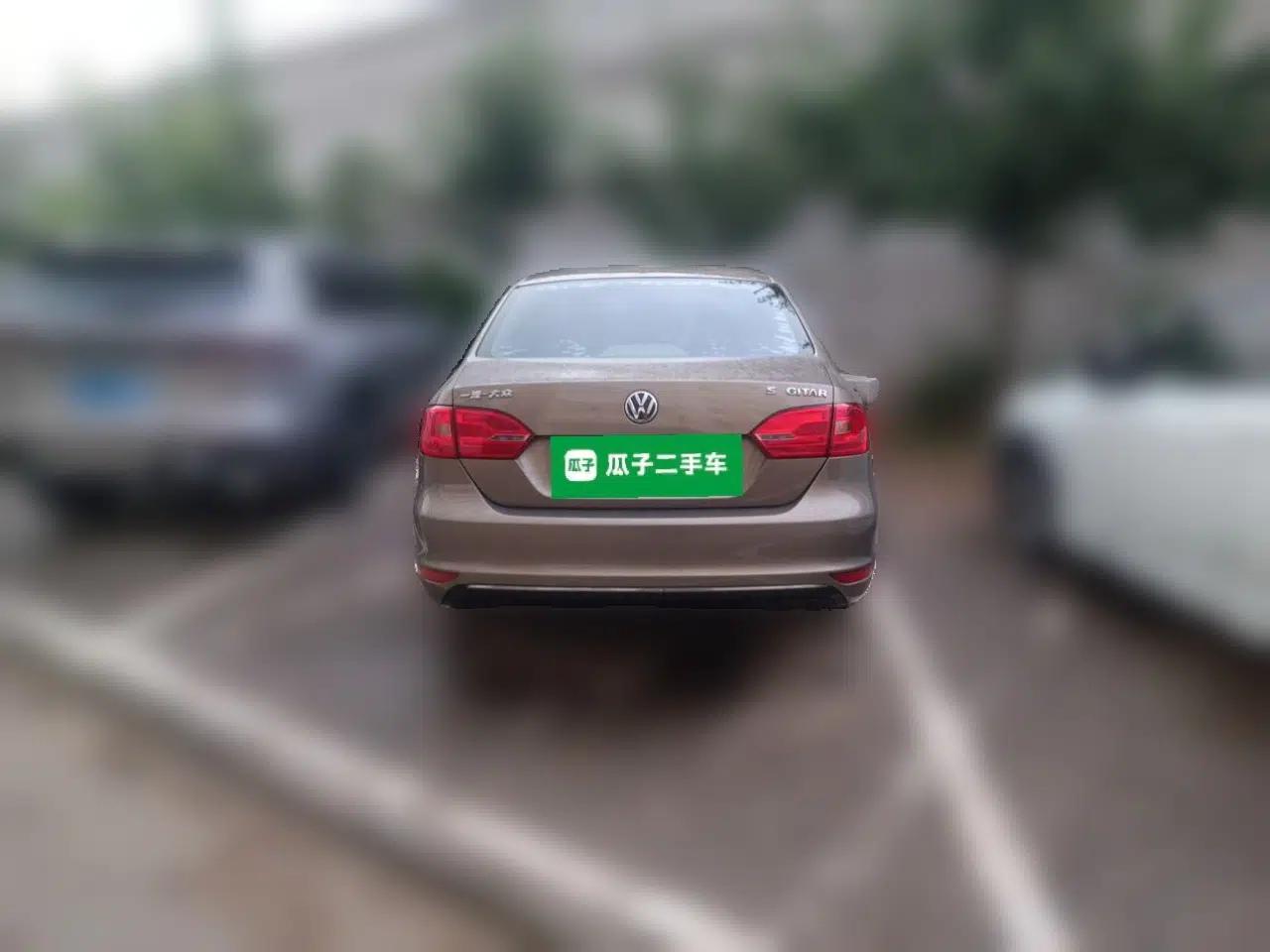 Volkswagen Sagitar 2015 1.6L Automatic Comfort Model — миниатюра 5