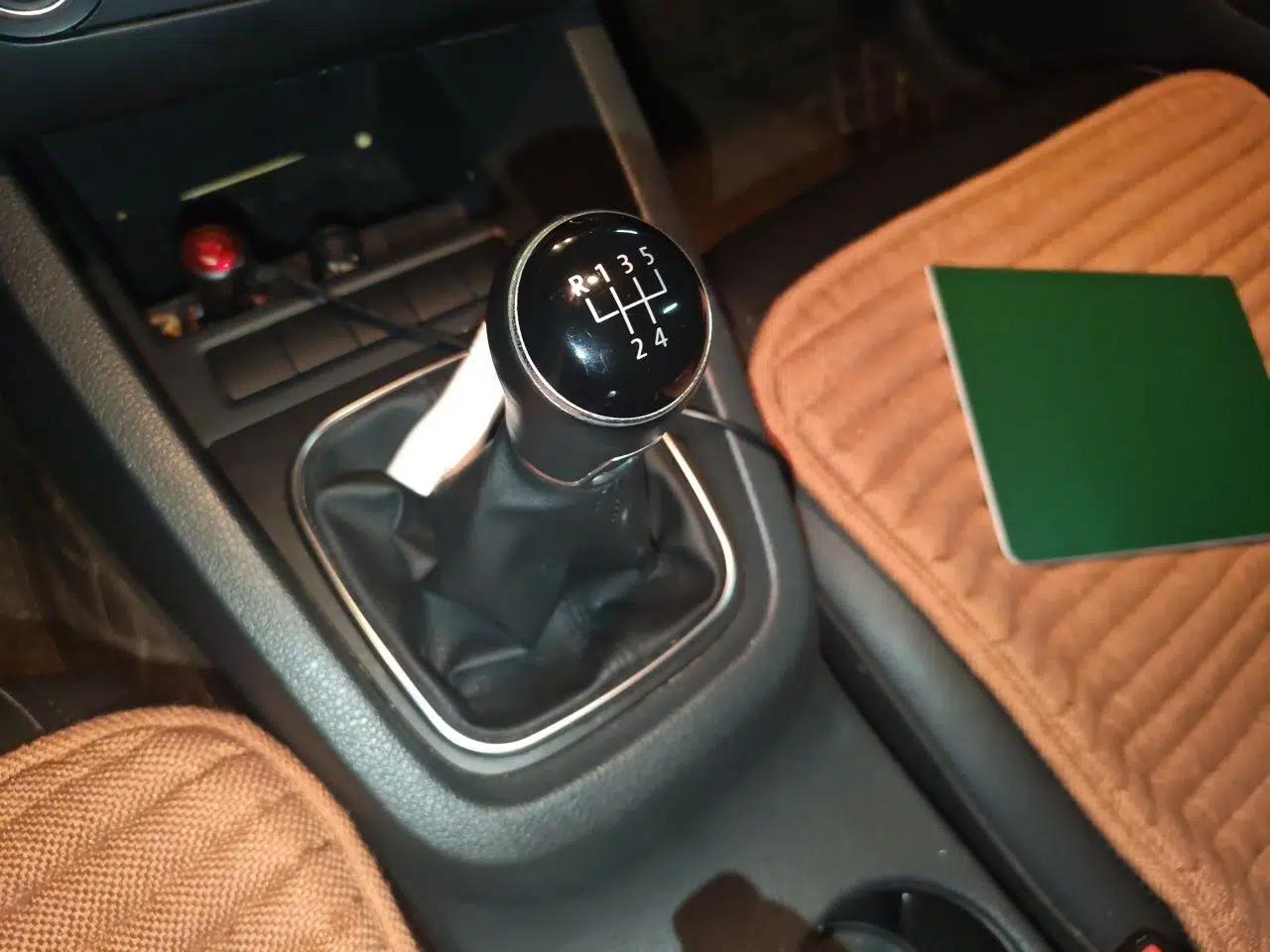 Volkswagen Sagitar 2014 Revised Version 1.6L Manual Comfort Edition — миниатюра 14