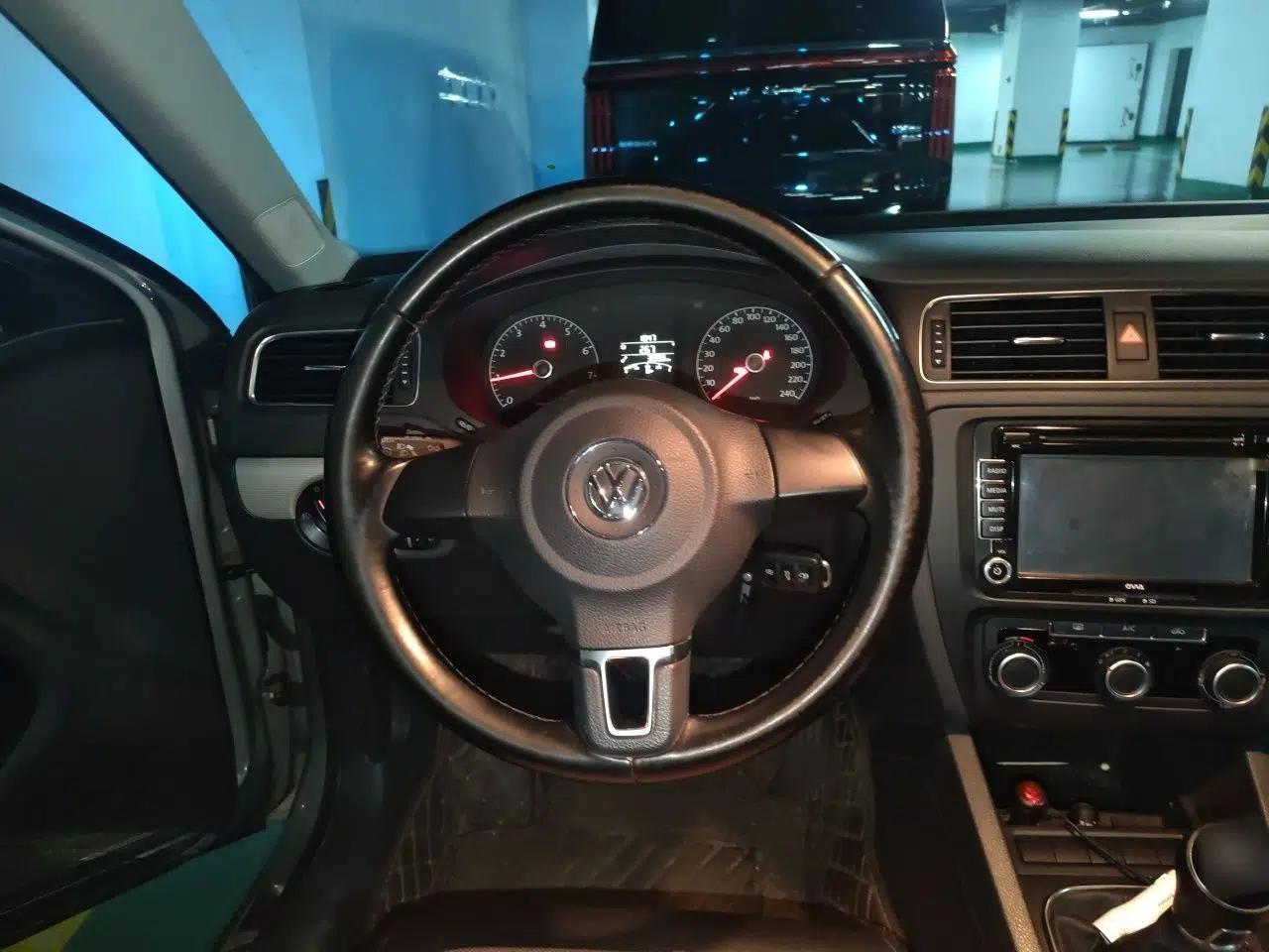 Volkswagen Sagitar 2014 Revised Version 1.6L Manual Comfort Edition — миниатюра 10