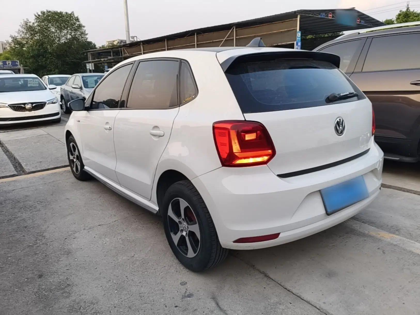 Volkswagen Polo 2016 1.4L Manual Fashion Model — миниатюра 4