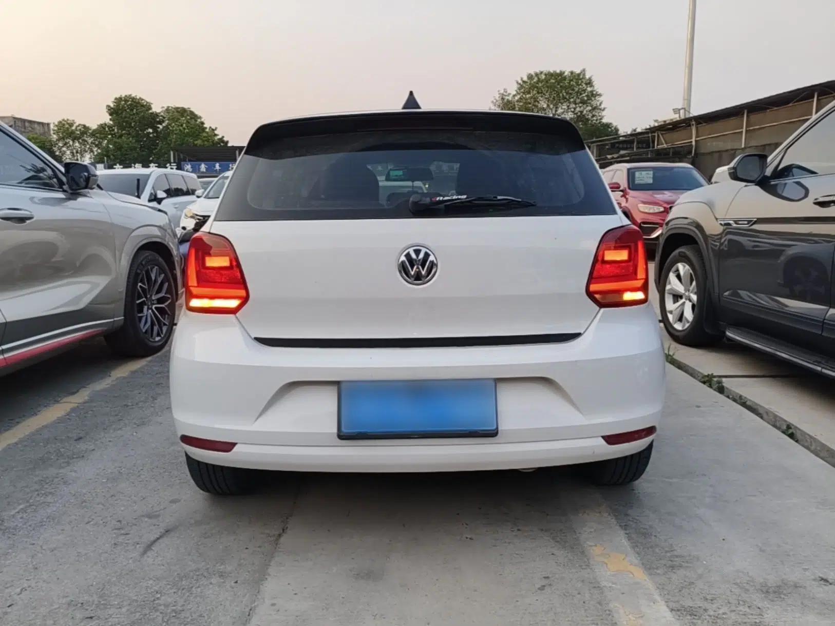 Volkswagen Polo 2016 1.4L Manual Fashion Model — миниатюра 5