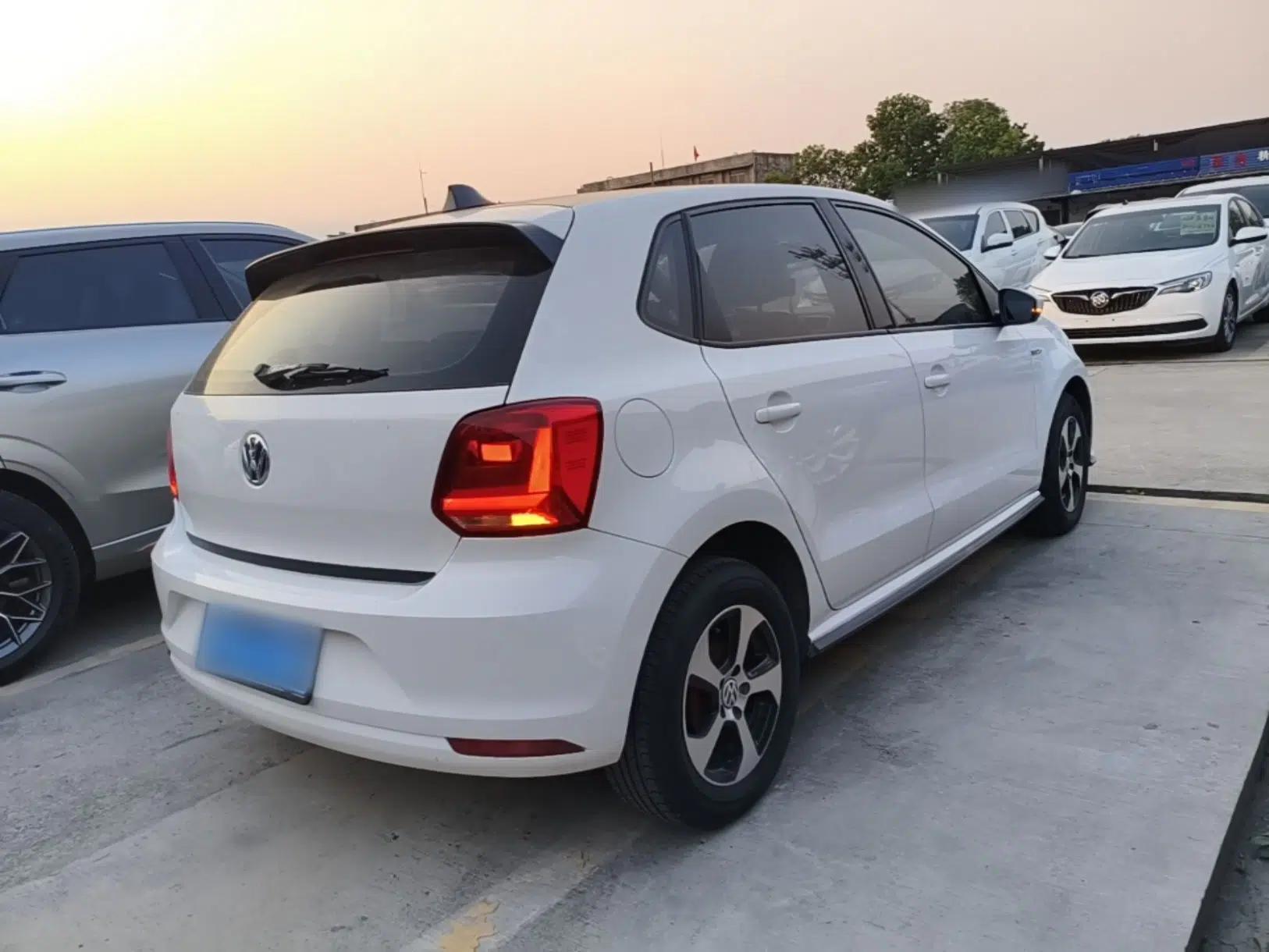 Volkswagen Polo 2016 1.4L Manual Fashion Model — миниатюра 6