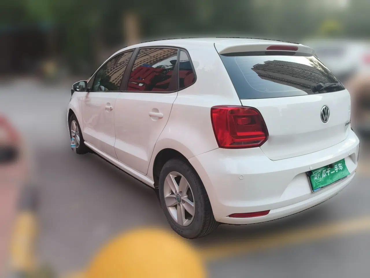Volkswagen Polo 2014 1.4L Manual Fashion Edition — миниатюра 4