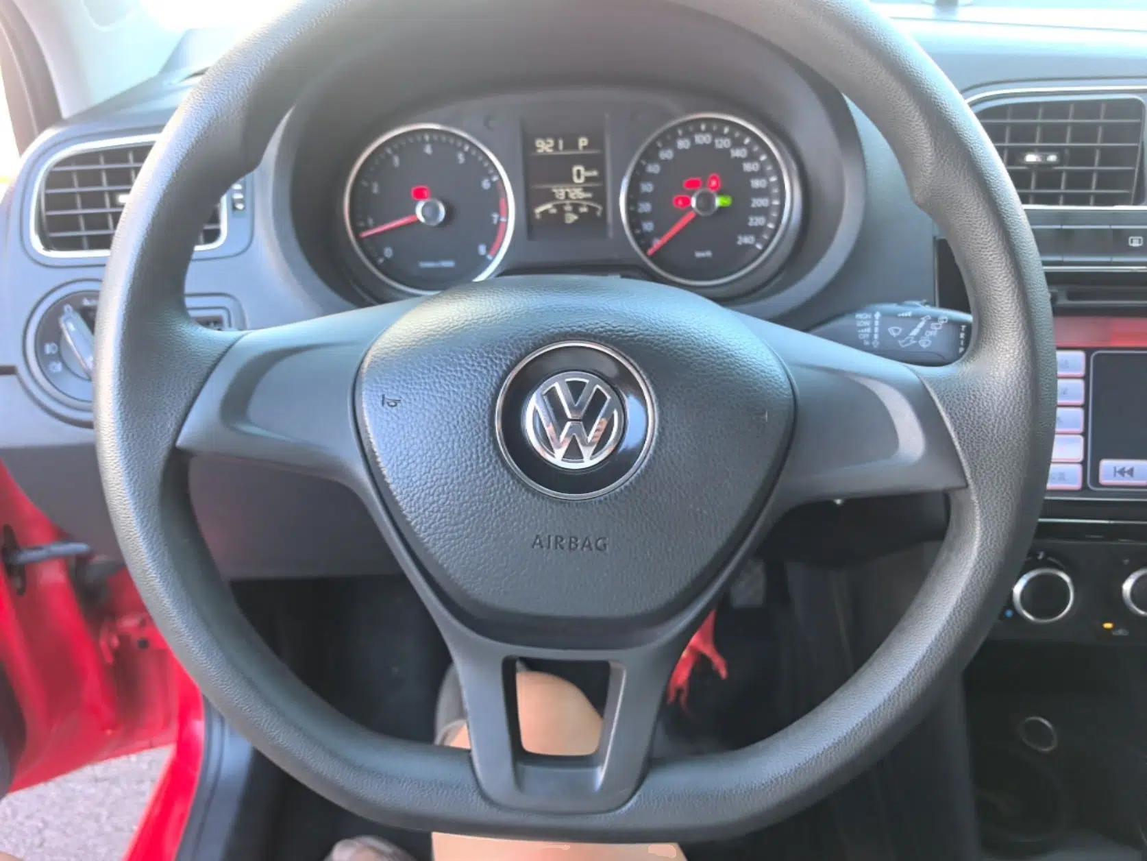Volkswagen Polo 2014 1.6L Automatic Comfort Edition — миниатюра 13