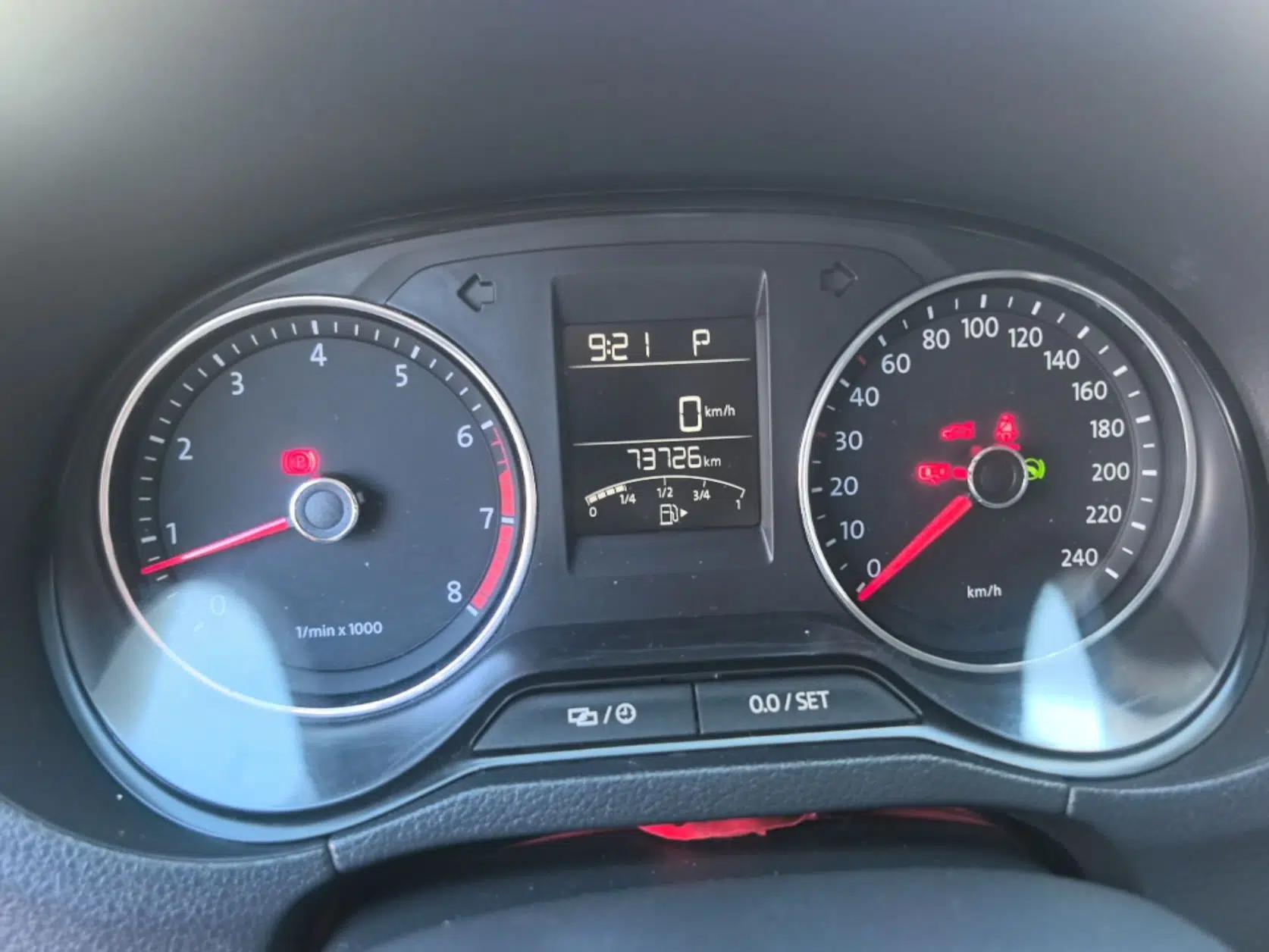 Volkswagen Polo 2014 1.6L Automatic Comfort Edition — миниатюра 14