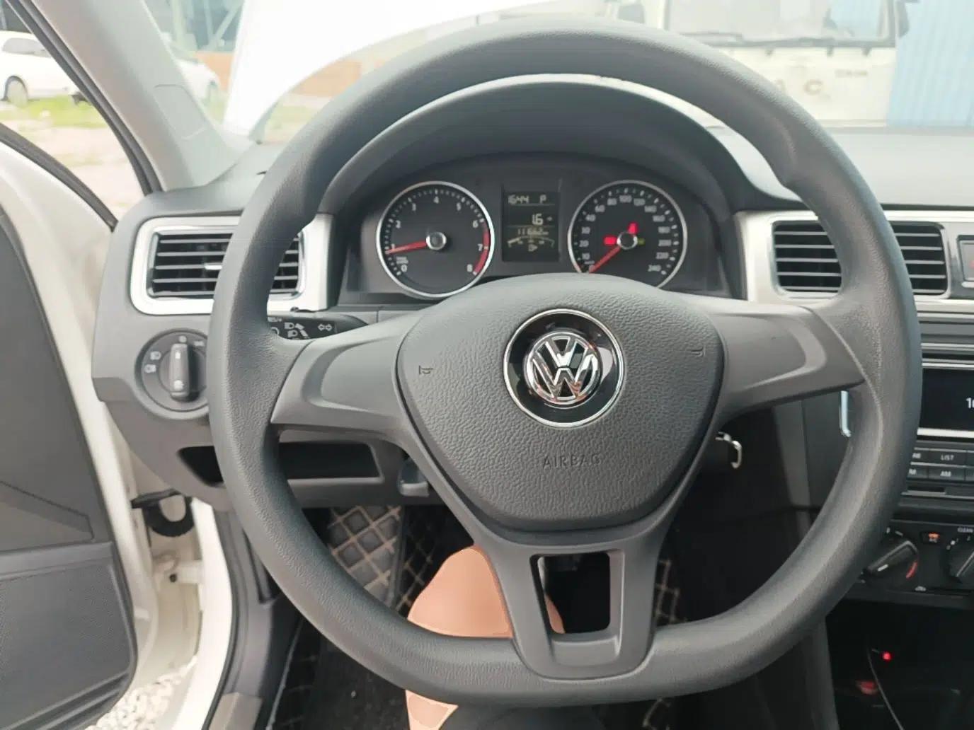 Volkswagen Santana 2015 Haval H6 1.6L Automatic Comfort Model — миниатюра 13