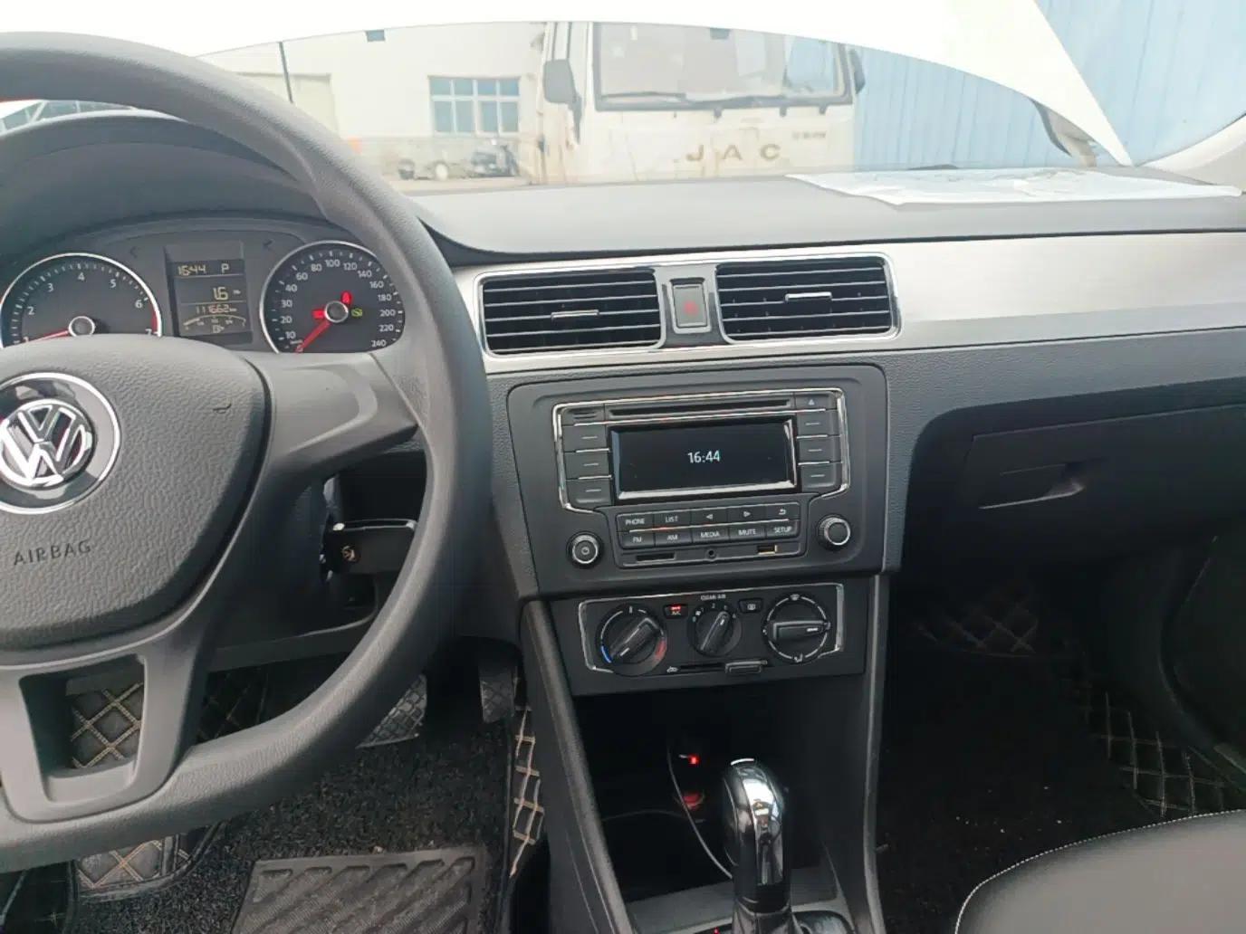 Volkswagen Santana 2015 Haval H6 1.6L Automatic Comfort Model — миниатюра 15