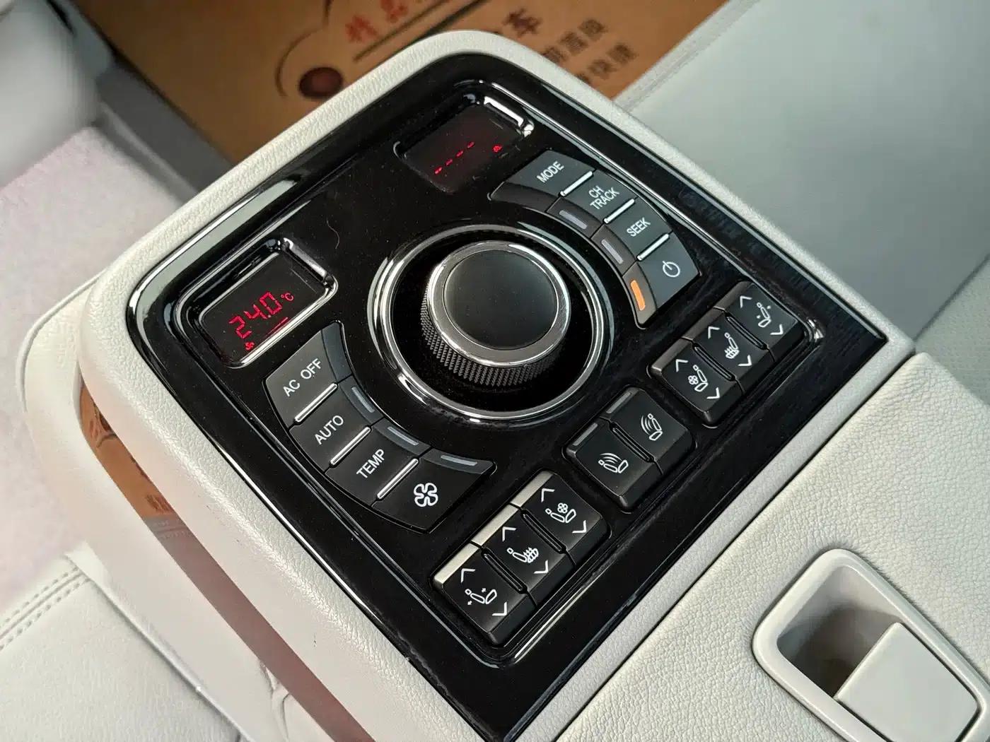 Hongqi H7 2015 2.0T Luxury Edition — миниатюра 10