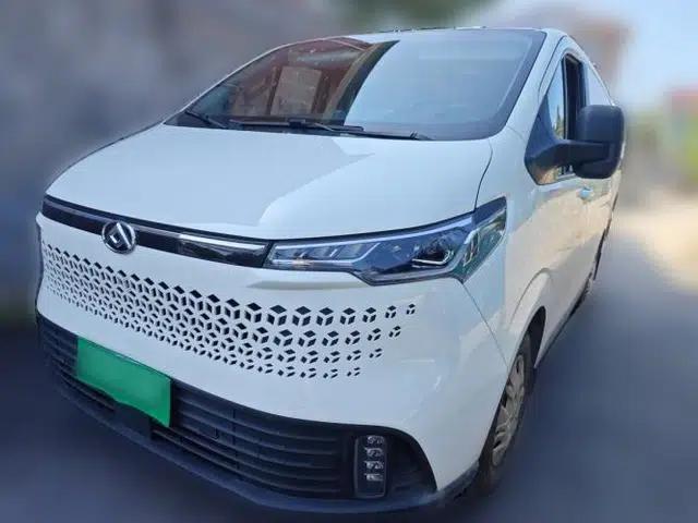 SAIC MAXUS Xintu V70 2023 2.0T Elite Edition Automatic Short Wheelbase Low Roof – 5/6 Seats