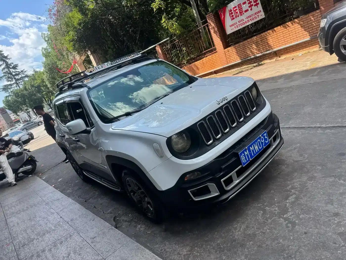 Jeep Renegade 2017 180T Automatic Dynamic Edition+ — миниатюра 3
